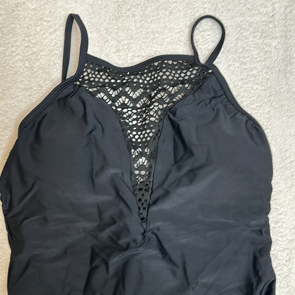 Women's Cupshe Crochet High Neck One Piece Swimsuit in black Sz Small - Picture 3 of 7